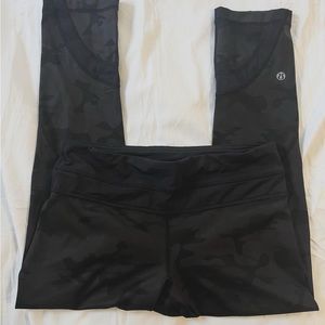 Lululemon Cropped Camo Leggings
Size 4